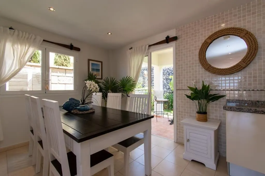 Villa Sunshine Wonderful 3 Bedroom Villa Costa Adeje  0*, Costa Adeje (Tenerife) Espanha